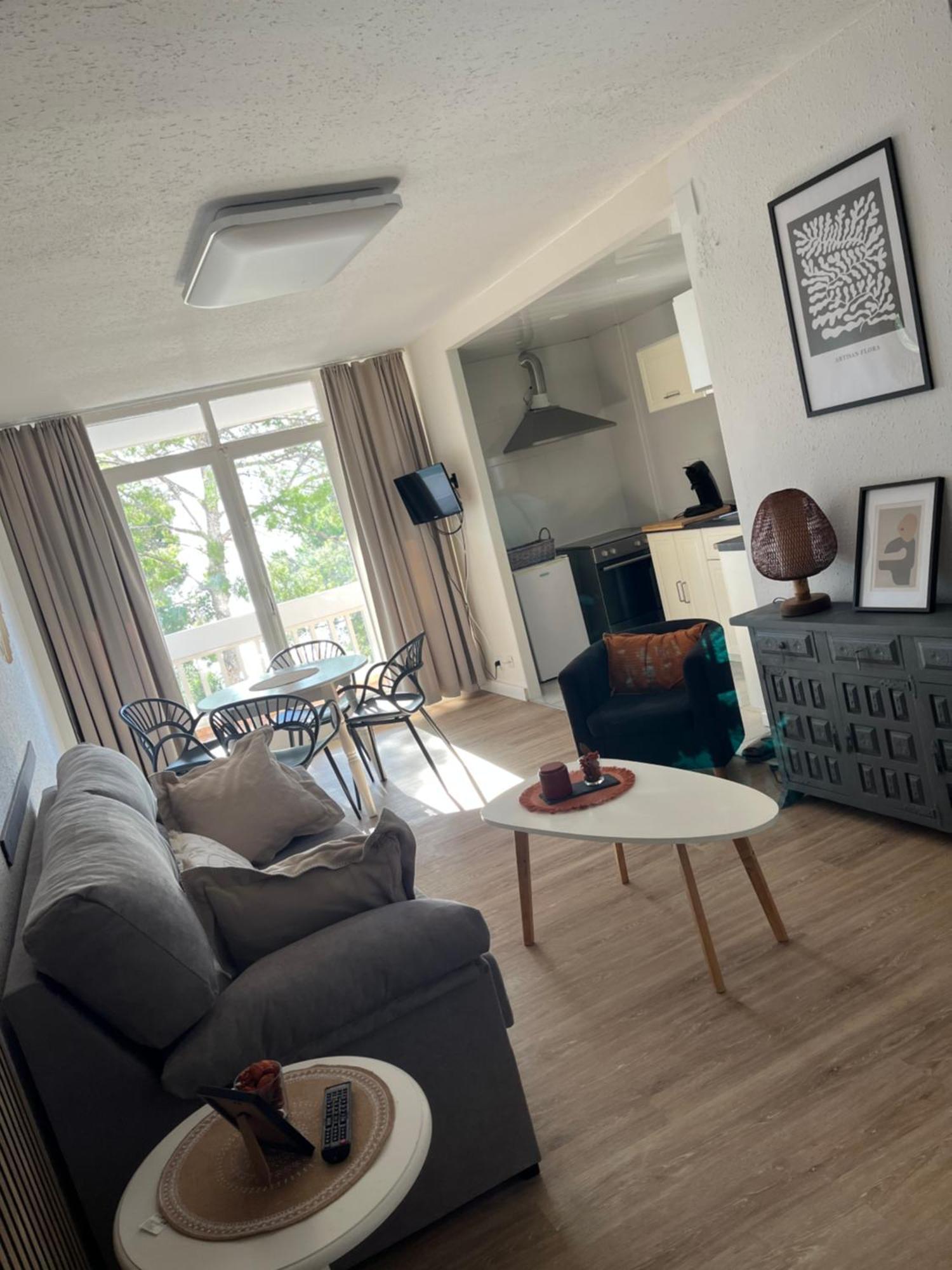 Appartement Vue Mer Avec Piscine Et Wifi 萨洛 外观 照片